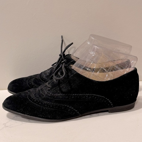 Isaac Mizrahi 'Fiona' Black Suede Lace Up Wingtip Oxford Flats 8M - Picture 1 of 8